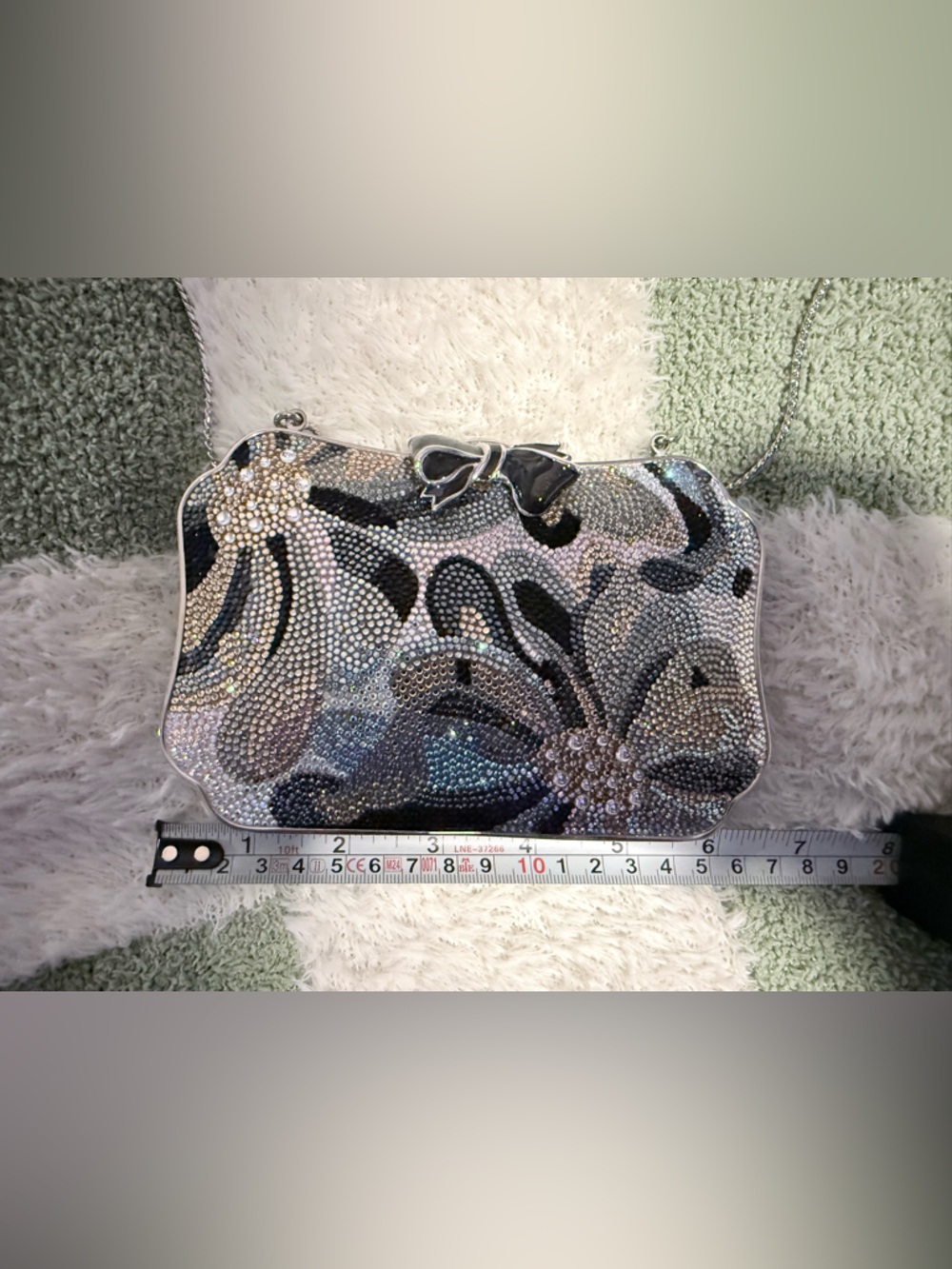 Judith Leiber Crystal Bow Minaudière NWT & Certificate - Picture 10 of 12